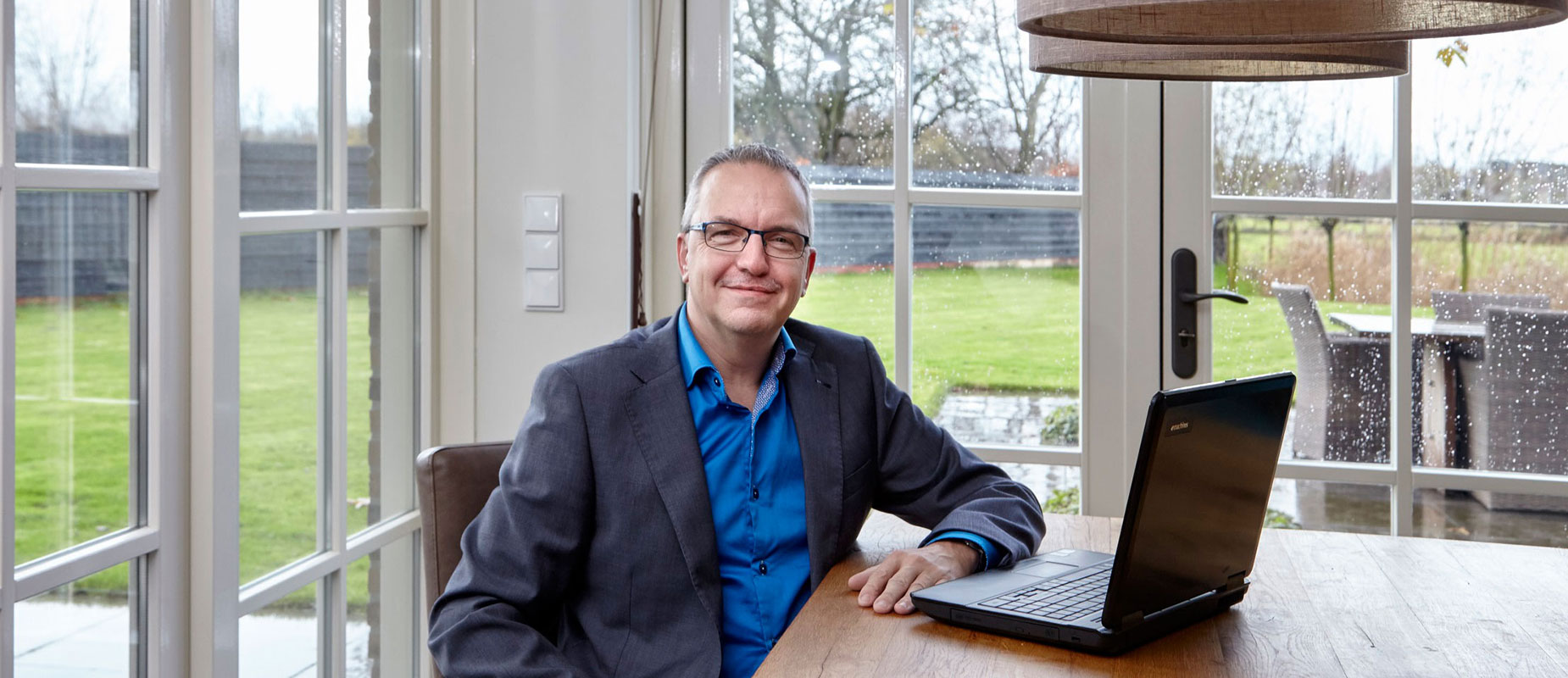 "Sinds ik mijn back office heb uitbesteed aan de Waerdse kan ik mijn portefeuille prima in mijn eentje handlen." - Oscar Groot Assurantiën in Waarland